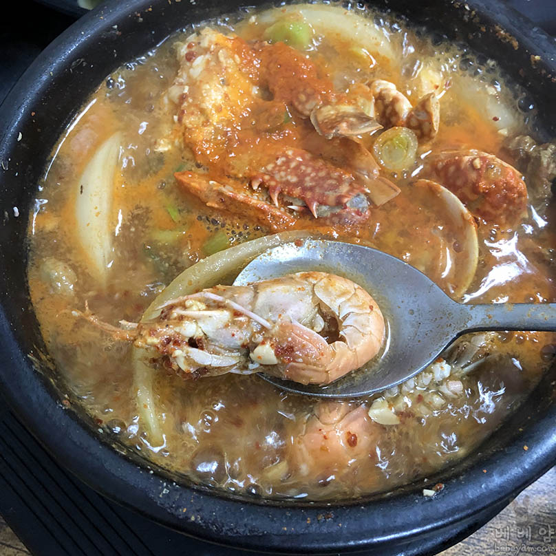 [뚜벅이 여행기34] 제주 서귀포 하르방식당 현지인 맛집 – 해물뚝배기 강추! 1인 혼밥