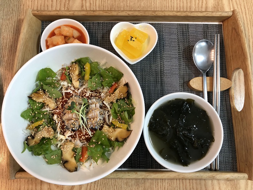 [뚜벅이 여행기47] 함덕해수욕장 맛집 안녕제주 전복뿔소라비빔밥 – 제주의 맛을 느끼다